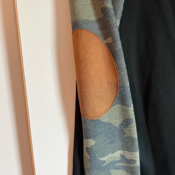Brand new! Black/camo longsleeve with elbow patches. Medium. - Picture 4 of 6